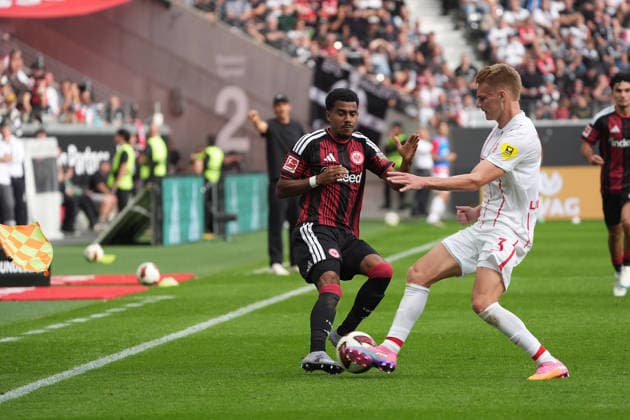 Ansgar Knauff (Eintracht Frankfurt) gegen Philipp Lienhart (SC Freiburg, 3) - 19.09.2026 Bundesliga, Saison 26 27: Eintracht Frankfurt vs. SC Freiburg, Deutsche Bank Park, 4. Spieltag
