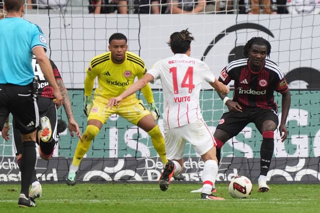 Riesenchance für Yuito Suzuki (SC Freiburg, 14) kurz vor dem Ende - 19.09.2026 Bundesliga, Saison 26 27: Eintracht Frankfurt vs. SC Freiburg, Deutsche Bank Park, 4. Spieltag
