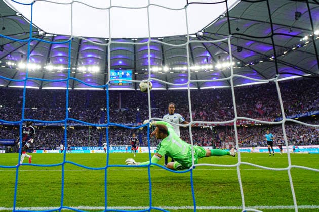 Tor zum 2:0 Yussuf Poulsen (Hamburger SV, 15), Remote Hintertorkamera GER, Hamburger SV vs. 1. FC Köln, Fußball, 1. Bundesliga, Spieltag 04, Saison 2026 2027, 19.09.2026 DFL REGULATIONS PROHIBIT ANY USE OF PHOTOGRAPHS AS IMAGE SEQUENCES AND OR QUASI-VIDEO GER, Hamburger SV vs. 1. FC Köln, Fußball, 1. Bundesliga, Spieltag 04, Saison 2026 2027, 19.09.2026 Hamburg Copyright: xEibner-Pressefoto MarcelxvonxFehrnx EP_MFN