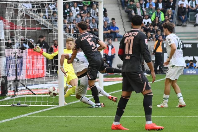Eric Martel (Mainz 05), mi., erzielt das Tor zum 2:3 19.09.2026, Fussball 1. Bundesliga, Saison 2026 2027, 4. Spieltag, Borussia Mönchengladbach - 1. FSV Mainz 05 DFL regulations prohibit any use of photographs as image sequences and or quasi-video Moenchengladbach Ista-Borussia-Park Nordrhein Westfalen Deutschland