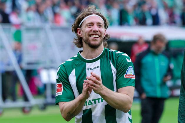 Mitchell Weiser (Werder Bremen) jubelt waehrend des spiels der 1. Bundesliga zwischen SV Werder Bremen und FC Augsburg, Weserstadion am 19. September 2026 in Bremen, Deutschland. (Foto von Marco Steinbrenner DeFodi Images) +++ Mitchell Weiser (Werder Bremen) cheers during the Bundesliga match between SV Werder Bremen and FC Augsburg at Weserstadion on September 19, 2026 in Bremen, Germany. (Photo by Marco Steinbrenner DeFodi Images) DFB DFL REGULATIONS PROHIBIT ANY USE OF PHOTOGRAPHS AS IMAGE SEQUENCES AND OR QUASI-VIDEO. (Photo by Marco Steinbrenner DeFodi Images) -