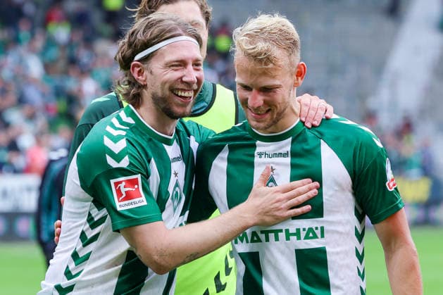 Mitchell Weiser (Werder Bremen) und Marco Gruell (Werder Bremen) jubeln waehrend des spiels der 1. Bundesliga zwischen SV Werder Bremen und FC Augsburg, Weserstadion am 19. September 2026 in Bremen, Deutschland. (Foto von Marco Steinbrenner DeFodi Images) +++ Mitchell Weiser (Werder Bremen) und Marco Gruell (Werder Bremen) cheer during the Bundesliga match between SV Werder Bremen and FC Augsburg at Weserstadion on September 19, 2026 in Bremen, Germany. (Photo by Marco Steinbrenner DeFodi Images) DFB DFL REGULATIONS PROHIBIT ANY USE OF PHOTOGRAPHS AS IMAGE SEQUENCES AND OR QUASI-VIDEO. (Photo by Marco Steinbrenner DeFodi Images) -