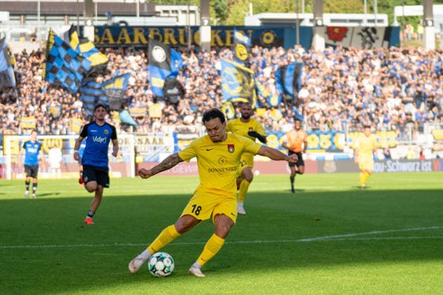 Niklas Pollex (SG Sonnenhof Großaspach, 18) erzielt das 0:1, 1. FC Saarbruecken vs. SG Sonnenhof Großaspach, Fussball, 3. Liga, 7. Spieltag, 19.09.2026, DFB regulations prohibit any use of photographs as image sequences and or quasi-video Saarbruecken Saarland Deutschland