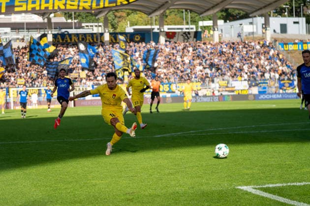 Niklas Pollex (SG Sonnenhof Großaspach, 18) erzielt das 0:1, 1. FC Saarbruecken vs. SG Sonnenhof Großaspach, Fussball, 3. Liga, 7. Spieltag, 19.09.2026, DFB regulations prohibit any use of photographs as image sequences and or quasi-video Saarbruecken Saarland Deutschland
