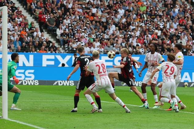 Tor zum 2:1 durch Jonathan Burkhardt, Jonathan Michael ãJonnyÒ Burkardt, Jonny Burkardt (Eintracht Frankfurt , Nr. 9) aus dem Gewusel vor dem Tor von Torwart Mio Backhaus (SC Freiburg, 1), Eintracht Frankfurt - SC Freiburg, Bundesliga, BL, Saison 2026 2027, 4. Spiel, 19.09.2026, Frankfurt Deutsche Bank Park Deutschland