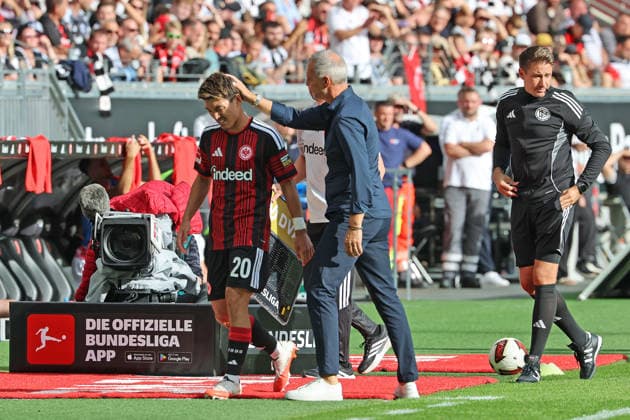 Auswechslung Ritus Doan (Eintracht Frankfurt , Nr. 20) durch Trainer Adi Hütter (Eintracht Frankfurt) , Eintracht Frankfurt - SC Freiburg, Bundesliga, BL, Saison 2026 2027, 4. Spiel, 19.09.2026, Frankfurt Deutsche Bank Park Deutschland