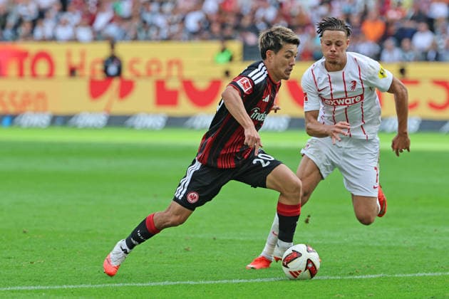 Angriff durch Ritus Doan (Eintracht Frankfurt , Nr. 20) , Eintracht Frankfurt - SC Freiburg, Bundesliga, BL, Saison 2026 2027, 4. Spiel, 19.09.2026, Frankfurt Deutsche Bank Park Deutschland