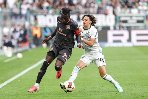 Danny da Costa (1.FSV Mainz 05) und Wael Mohya (Borussia Moenchengladbach) im Zweikampf waehrend des Spiels der 1. Bundesliga zwischen Borussia Moenchengladbach und 1. FSV Mainz 05, ista-Borussia-Park am 19. September 2026 in Moenchengladbach, Deutschland. (Foto von Oliver Kaelke DeFodi Images) +++ Danny da Costa (1.FSV Mainz 05) und Wael Mohya (Borussia Moenchengladbach) battle for the ball during the Bundesliga match between Borussia Moenchengladbach and 1. FSV Mainz 05 at ista-Borussia-Park on September 19, 2026 in Moenchengladbach, Germany. (Photo by Oliver Kaelke DeFodi Images) DFB DFL REGULATIONS PROHIBIT ANY USE OF PHOTOGRAPHS AS IMAGE SEQUENCES AND OR QUASI-VIDEO. (Photo by Oliver Kaelke DeFodi Images) -