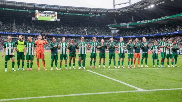 Spieler vom SV Werder Bremen mit Jubel über den Sieg, Freude über das gewonnene Spiel, bedanken sich bei den Fans, Zuschauern für die Unterstützung, DIE DFL-RICHTLINIEN UNTERSAGEN JEGLICHE NUTZUNG VON FOTOS ALS SEQUENZBILDER UND ODER VIDEOAÌˆHNLICHE FOTOSTRECKEN. DFL REGULATIONS PROHIBIT ANY USE OF PHOTOGRAPHS AS IMAGE SEQUENCES AND OR QUASI-VIDEO., 19.09.2026, Bremen (Deutschland), Fussball, Bundesliga, SV Werder Bremen - FC Augsburg