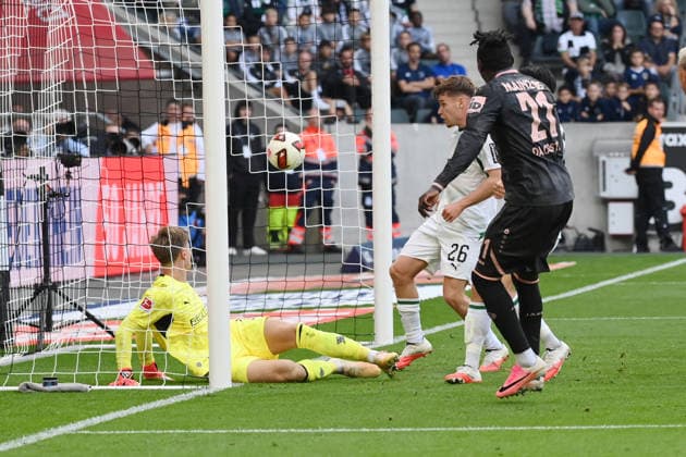 Danny da Costa (Mainz 05), re., erzielt das Tor zum 2:4 19.09.2026, Fussball 1. Bundesliga, Saison 2026 2027, 4. Spieltag, Borussia Mönchengladbach - 1. FSV Mainz 05 DFL regulations prohibit any use of photographs as image sequences and or quasi-video Moenchengladbach Ista-Borussia-Park Nordrhein Westfalen Deutschland