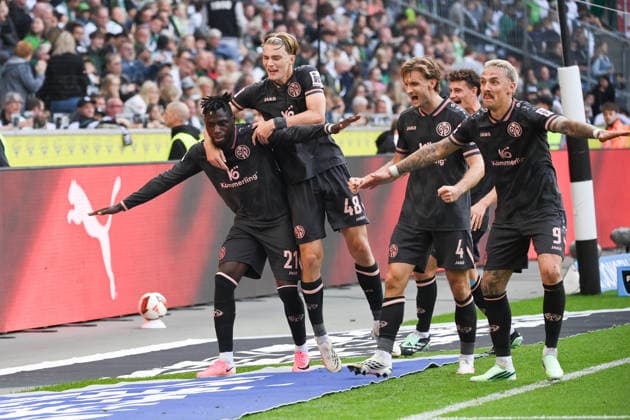 Jubel 2:4 Danny da Costa (Mainz 05), Kacper Potulski (Mainz 05), Stefan Posch (Mainz 05), Eric Martel (Mainz 05), Phillip Tietz (Mainz 05) 19.09.2026, Fussball 1. Bundesliga, Saison 2026 2027, 4. Spieltag, Borussia Mönchengladbach - 1. FSV Mainz 05 DFL regulations prohibit any use of photographs as image sequences and or quasi-video Moenchengladbach Ista-Borussia-Park Nordrhein Westfalen Deutschland