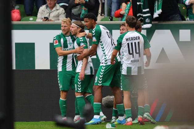 19.09.26, GER, Fussball, 1.FBL Männer, 4. Spieltag, Saison2026 2027, SV Werder Bremen vs. FC Augsburg Torjubel Jubel. Torschütze Torschuetze Mitchell Weiser (SV Werder Bremen 08) jubelt ueber das Tor zum 3:2 Bremen Weserstadion Bremen Germany Copyright: xnordphotoxGmbHx xTauchnitzx