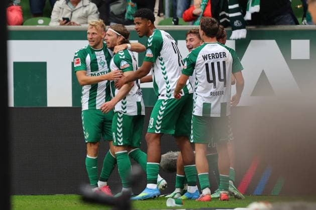 19.09.26, GER, Fussball, 1.FBL Männer, 4. Spieltag, Saison2026 2027, SV Werder Bremen vs. FC Augsburg Torjubel Jubel. Torschütze Torschuetze Mitchell Weiser (SV Werder Bremen 08) jubelt ueber das Tor zum 3:2 Bremen Weserstadion Bremen Germany Copyright: xnordphotoxGmbHx xTauchnitzx