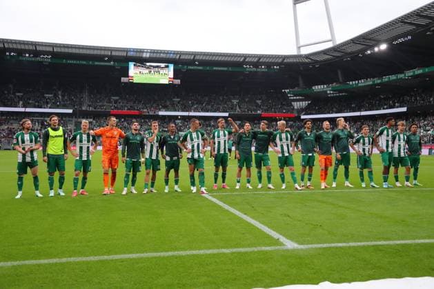 19.09.26, GER, Fussball, 1.FBL Männer, 4. Spieltag, Saison2026 2027, SV Werder Bremen vs. FC Augsburg Spielende Endstand 3:2. Dank an die Fans nach dem Spiel SV Werder Bremen Bremen Weserstadion Bremen Germany Copyright: xnordphotoxGmbHx xTauchnitzx