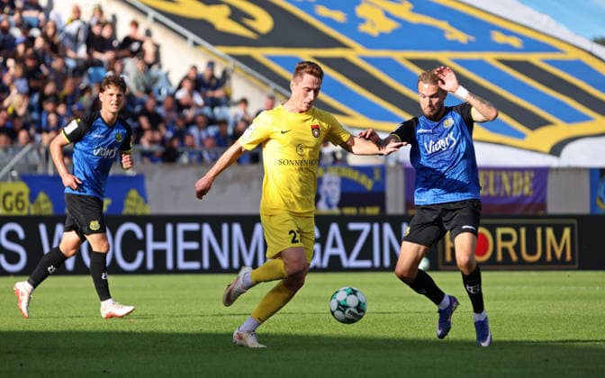 19.09.2026, Fussball, Herren, 3. Liga, Saison 2026 2027, 1. FC Saarbrücken - SG Sonnenhof Großaspach, Loris Maier (SG Sonnenhof Großaspach) Niko Bretschneider (1. FC Saarbruecken) Saarbrücken Ludwigsparkstadion Saarland Deutschland Copyright: xFabianxKleerx