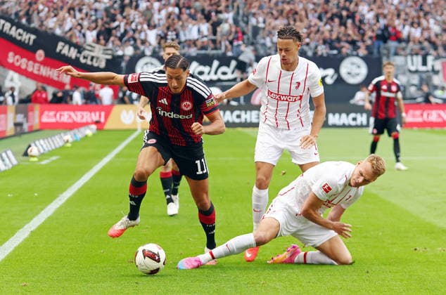 19.09.2026, xovx, Fußball Fußball Bundesliga, Eintracht Frankfurt - SC Freiburg v.l. Younes Ebnoutalib (Eintracht Frankfurt), Derry Scherhant (SC Freiburg), Philipp Lienhart (SC Freiburg) (DFL DFB REGULATIONS PROHIBIT ANY USE OF PHOTOGRAPHS as IMAGE SEQUENCES and or QUASI-VIDEO) emspor Frankfurt