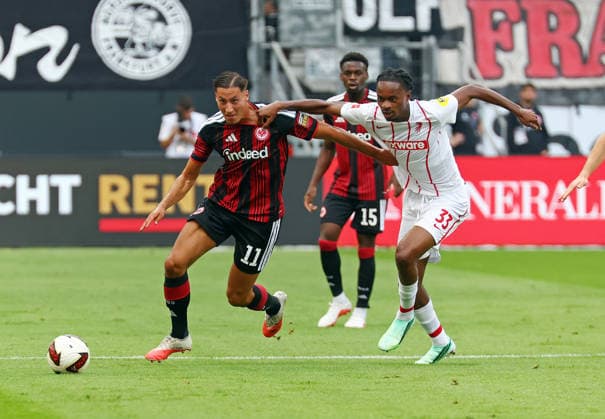 19.09.2026, xovx, Fußball Fußball Bundesliga, Eintracht Frankfurt - SC Freiburg v.l. Younes Ebnoutalib (Eintracht Frankfurt), Jordy Makengo (SC Freiburg) (DFL DFB REGULATIONS PROHIBIT ANY USE OF PHOTOGRAPHS as IMAGE SEQUENCES and or QUASI-VIDEO) emspor Frankfurt