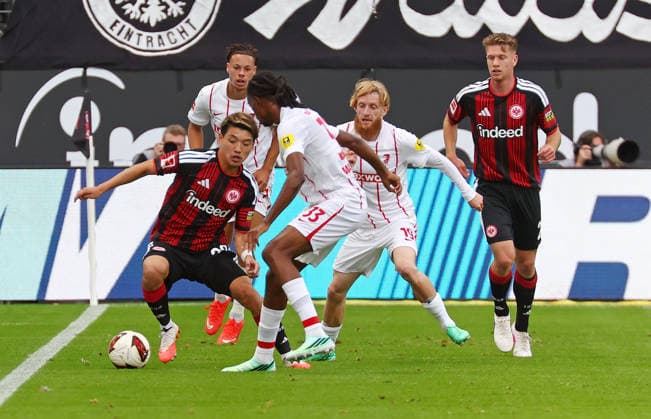 19.09.2026, xovx, Fußball Fußball Bundesliga, Eintracht Frankfurt - SC Freiburg v.l. Ritsu Doan (Eintracht Frankfurt), Derry Scherhant (SC Freiburg), Jordy Makengo (SC Freiburg), Niklas Beste (SC Freiburg), Elias Baum (Eintracht Frankfurt) (DFL DFB REGULATIONS PROHIBIT ANY USE OF PHOTOGRAPHS as IMAGE SEQUENCES and or QUASI-VIDEO) emspor Frankfurt