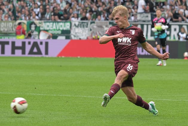 Hennes Behrens (FC Augsburg 16), SV Werder Bremen - FC Augsburg, Fussball, Bundesliga, DFL, 19.9.2026 DFB regulations prohibit any use of photographs as image sequences and or quasi-video Bremen Bremen Deutschland