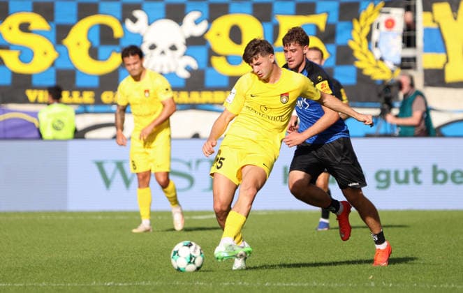 19.09.2026, Fussball, Herren, 3. Liga, Saison 2026 2027, 1. FC Saarbrücken - SG Sonnenhof Großaspach, Arbnor Nuraj (SG Sonnenhof Großaspach) Alexander Staff (1. FC Saarbruecken) Saarbrücken Ludwigsparkstadion Saarland Deutschland Copyright: xFabianxKleerx