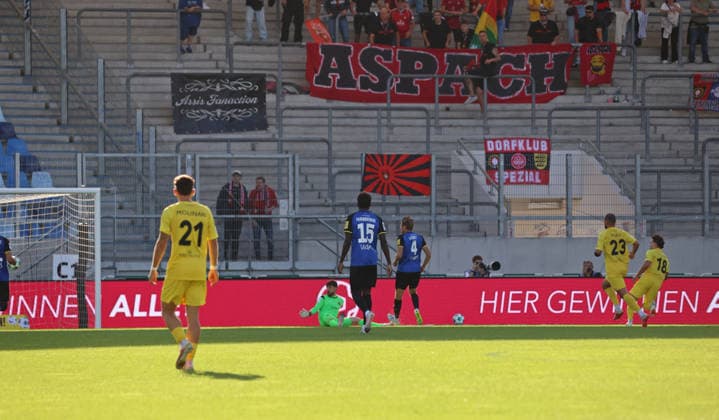 19.09.2026, Fussball, Herren, 3. Liga, Saison 2026 2027, 1. FC Saarbrücken - SG Sonnenhof Großaspach, Niklas Pollex (SG Sonnenhof Großaspach) erzielt das Tor zum 0:1, Torschuss zum 0:1 Saarbrücken Ludwigsparkstadion Saarland Deutschland Copyright: xFabianxKleerx