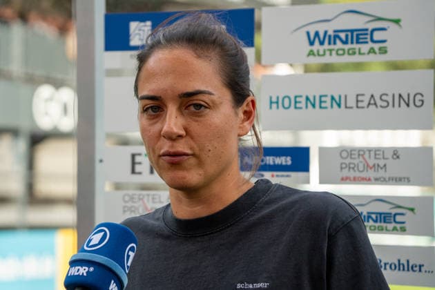 Deutschland: Fussball, 3. Liga, 2026 27, 7. Spieltag, 19.09.2026: FC Viktoria Köln vs. FC Ingolstadt 04: Sportpark Höhenberg (Köln): Die Trainerin des FC Ingolstadt 04 ist Sabrina Wittmann nach dem Spiel bei ARD