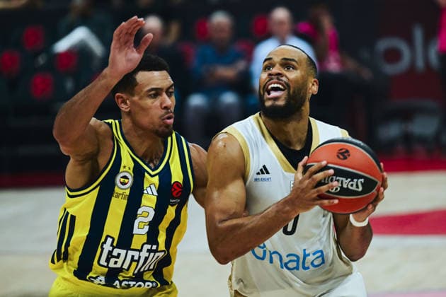 Fenerbahce Tarfin v Dubai Basketball - EuroLeague Basketball SuperCup ABU DHABI, UNITED ARAB EMIRATES - SEPTEMBER 19: Elie Okobo (R) of Dubai Basketball in action against Wade Baldwin (L) of Fenerbahce Tarfin during the EuroLeague Basketball SuperCup third-place game between Dubai Basketball and Fenerbahce Tarfin at Etihad Arena in Abu Dhabi, United Arab Emirates, on September 19, 2026. Hassan al Raisi Anadolu Abu Dhabi United Arab Emirates. Editorial use only. Please get in touch for any other usage.  Copyright: x2026xAnadoluxHassanxalxRaisix