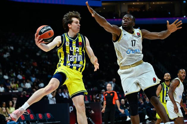 Fenerbahce Tarfin v Dubai Basketball - EuroLeague Basketball SuperCup ABU DHABI, UNITED ARAB EMIRATES - SEPTEMBER 19: Fenerbahce Tarfin player Ignas Sargiunas (43) and Dubai Basketball player Mfiondu Tshimanga Kabengele (17) in action during the EuroLeague Basketball SuperCup third-place game between Dubai Basketball and Fenerbahce Tarfin at Etihad Arena in Abu Dhabi, United Arab Emirates, on September 19, 2026. Arif Hudaverdi Yaman Anadolu Abu Dhabi United Arab Emirates. Editorial use only. Please get in touch for any other usage.  Copyright: x2026xAnadoluxArifxHudaverdixYamanx
