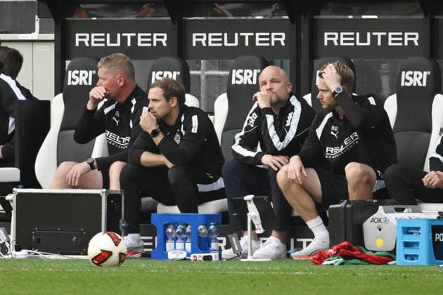 Rouven Schröder (Sportdirektor Borussia Moenchengladbach), 2. v.re., nach dem 2:4 19.09.2026, Fussball 1. Bundesliga, Saison 2026 2027, 4. Spieltag, Borussia Mönchengladbach - 1. FSV Mainz 05 DFL regulations prohibit any use of photographs as image sequences and or quasi-video Moenchengladbach Ista-Borussia-Park Nordrhein Westfalen Deutschland