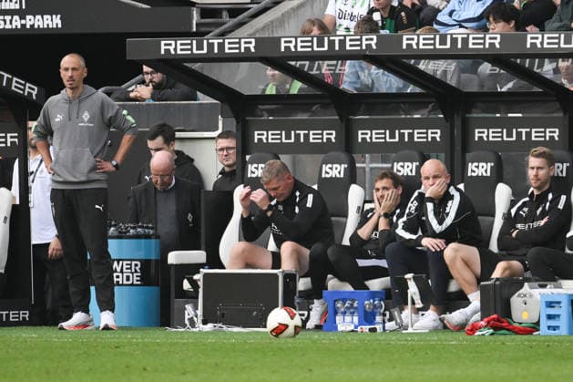 Gladbacher Trainerbank Interimstrainer Jan-Moritz Lichte (Borussia Moenchengladbach), Co Trainer Markus Gellhaus (Borussia Moenchengladbach), v.li., 2. v.re., Rouven Schröder (Sportdirektor Borussia Moenchengladbach) 19.09.2026, Fussball 1. Bundesliga, Saison 2026 2027, 4. Spieltag, Borussia Mönchengladbach - 1. FSV Mainz 05 DFL regulations prohibit any use of photographs as image sequences and or quasi-video Moenchengladbach Ista-Borussia-Park Nordrhein Westfalen Deutschland