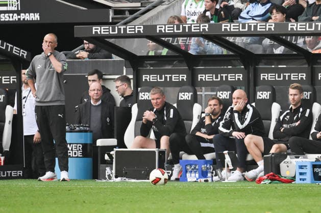 Gladbacher Trainerbank Interimstrainer Jan-Moritz Lichte (Borussia Moenchengladbach), Co Trainer Markus Gellhaus (Borussia Moenchengladbach), v.li., 2. v.re., Rouven Schröder (Sportdirektor Borussia Moenchengladbach) 19.09.2026, Fussball 1. Bundesliga, Saison 2026 2027, 4. Spieltag, Borussia Mönchengladbach - 1. FSV Mainz 05 DFL regulations prohibit any use of photographs as image sequences and or quasi-video Moenchengladbach Ista-Borussia-Park Nordrhein Westfalen Deutschland