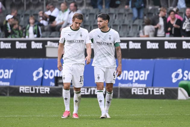 Florian Neuhaus (Borussia Moenchengladbach), Kevin Diks (Borussia Moenchengladbach), v.li., nach der Niederlage 19.09.2026, Fussball 1. Bundesliga, Saison 2026 2027, 4. Spieltag, Borussia Mönchengladbach - 1. FSV Mainz 05 DFL regulations prohibit any use of photographs as image sequences and or quasi-video Moenchengladbach Ista-Borussia-Park Nordrhein Westfalen Deutschland