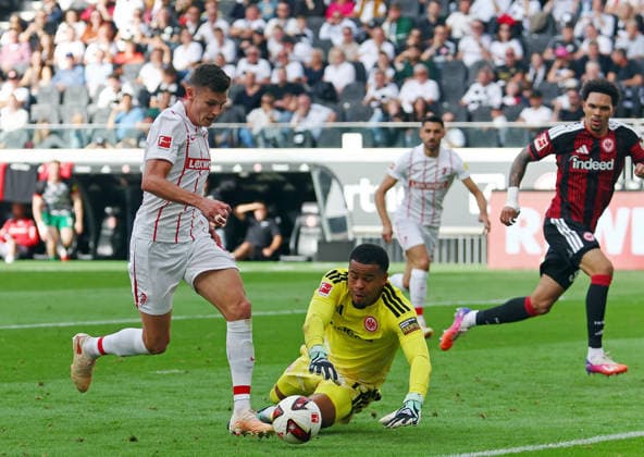 19.09.2026, xovx, Fußball Fußball Bundesliga, Eintracht Frankfurt - SC Freiburg v.l. Yannik Engelhardt (SC Freiburg), Noah Atubolu (Eintracht Frankfurt), Nnamdi Collins (Eintracht Frankfurt) (DFL DFB REGULATIONS PROHIBIT ANY USE OF PHOTOGRAPHS as IMAGE SEQUENCES and or QUASI-VIDEO) emspor Frankfurt