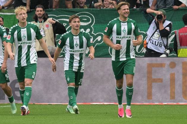 Torjubel mit Niklas Fuellkrug (SV Werder Bremen 10) nach seinem 2:2 , SV Werder Bremen - FC Augsburg, Fussball, Bundesliga, DFL, 19.9.2026 DFB regulations prohibit any use of photographs as image sequences and or quasi-video Bremen Bremen Deutschland