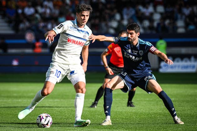September 19, 2026, Paris, France, France: Giovanni REYNA of Strasbourg and Pierre LEES-MELOU of Paris FC during the Ligue 1 match between Paris FC and RC Strasbourg at Jean-Bouin Stadium on September 19, 2026 in Paris, France. Paris France - ZUMAm308 20260919_zsp_m308_008 Copyright: xMatthieuxMirvillex