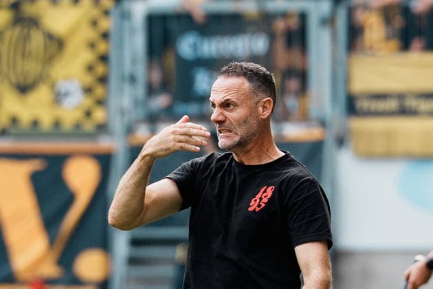Deutschland: Fussball 3. Liga 2026 - 2027, 7. Spieltag - Alemannia Aachen vs Fortuna Düsseldorf - Tivoli (Aachen): Alexander Ende (Trainer Fortuna Düsseldorf) Emotionen, verzieht Gesicht, Mimik, Porträt, nah Copyright: xThiemoxRudolphx