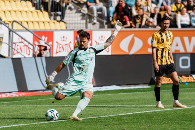 Deutschland: Fussball 3. Liga 2026 - 2027, 7. Spieltag - Alemannia Aachen vs Fortuna Düsseldorf - Tivoli (Aachen): Abstoss Abstoß Manuel Riemann (Alemannia Aachen, 1), langer Ball, Präzision Copyright: xThiemoxRudolphx