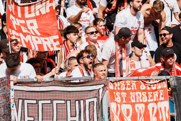 Deutschland: Fussball 3. Liga 2026 - 2027, 7. Spieltag - Alemannia Aachen vs Fortuna Düsseldorf - Tivoli (Aachen): Fan im Auswärtsblock schreit, Schreien, Emotionen, Frust, Support, Anfeuern Copyright: xThiemoxRudolphx