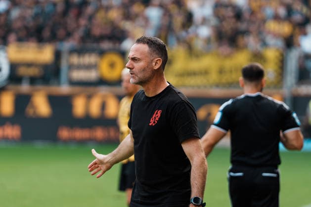 Deutschland: Fussball 3. Liga 2026 - 2027, 7. Spieltag - Alemannia Aachen vs Fortuna Düsseldorf - Tivoli (Aachen): Alexander Ende (Trainer Fortuna Düsseldorf) Beschwerde, gibt Anweisungen, Emotionen Copyright: xThiemoxRudolphx
