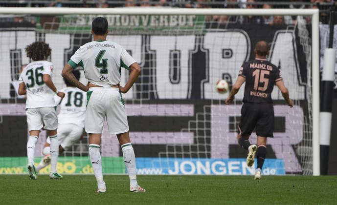19.09.2026, xhbx, Fussball 1.Bundesliga, Borussia Moenchengladbach - 1.FSV Mainz 05 v.l. Goal scored, Tor zum 3:4 durch Shuto Machino (Borussia Mönchengladbach) (DFL DFB REGULATIONS PROHIBIT ANY USE OF PHOTOGRAPHS as IMAGE SEQUENCES and or QUASI-VIDEO) Moenchengladbach