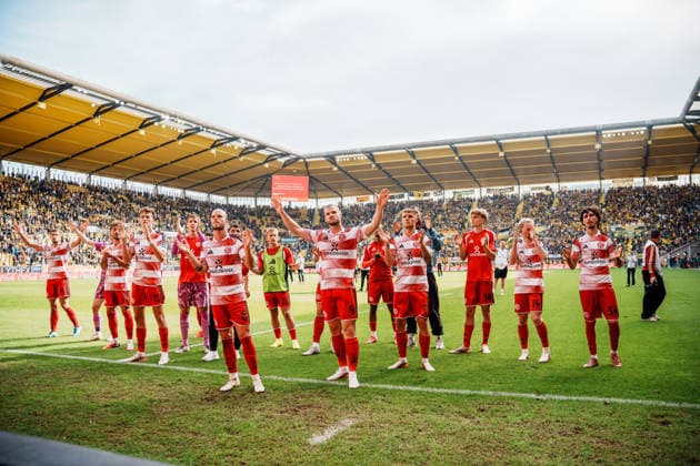 Deutschland: Fussball 3. Liga 2026 - 2027, 7. Spieltag - Alemannia Aachen vs Fortuna Düsseldorf - Tivoli (Aachen): Mannschaft bei den Auswärts - Fans, Enttäuschung, Frust, Niederlage, Applaus, Ratlosigkeit Copyright: xThiemoxRudolphx