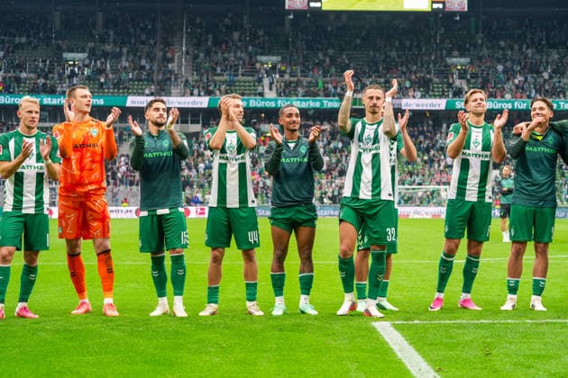 Mannschaft Werder Bremen nach Abpfiff mit Applaus, Deutschland: Fussball, Bundesliga, Saison 2026 27, 4. Spieltag, 19.09.2026, Werder Bremen vs FC Augsburg, Weserstadion (Bremen) Copyright: xLeonxFrickx