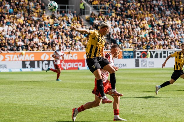 Deutschland: Fussball 3. Liga 2026 - 2027, 7. Spieltag - Alemannia Aachen vs Fortuna Düsseldorf - Tivoli (Aachen): Kopfballduell, Lukas Scepanik (Alemannia Aachen, 7) Copyright: xThiemoxRudolphx