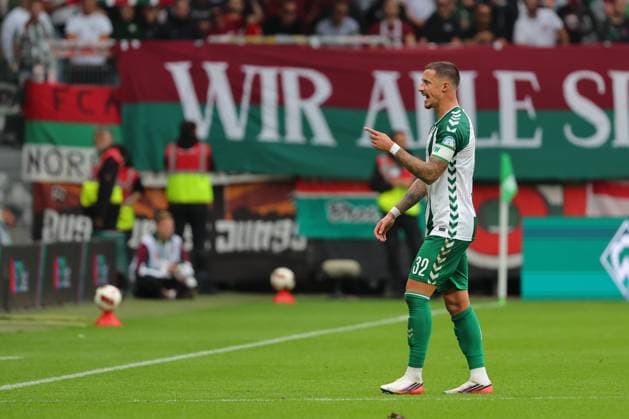 19.09.26, GER, Fussball, 1.FBL Männer, 4. Spieltag, Saison2026 2027, SV Werder Bremen vs. FC Augsburg Marco Friedl (SV Werder Bremen 32) wird vom Platz geschickt Bremen Weserstadion Bremen Germany Copyright: xnordphotoxGmbHx xTauchnitzx