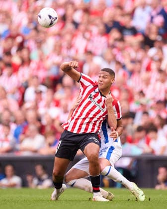 September 19, 2026, Bilbao, Vizcaya, SPAIN: Maroan Sannadi Harrouch of Athletic Club competes for the ball with Ville Koski of Deportivo Alaves during the LaLiga EA Sports match between Athletic Club and Deportivo Alaves at San Mames on September 19, 2026, in Bilbao, Spain. Bilbao SPAIN - ZUMAa181 20260919_zaa_a181_189 Copyright: xRicardoxLarreinax