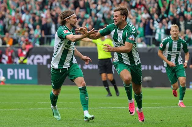 19.09.26, GER, Fussball, 1.FBL Männer, 4. Spieltag, Saison2026 2027, SV Werder Bremen vs. FC Augsburg Torjubel Jubel. Torschütze Torschuetze Niclas Füllkrug Niclas Fuellkrug (SV Werder Bremen 10) jubelt zusammen mit Mitchell Weiser (SV Werder Bremen 08) ueber das Tor zum 2:2. Bremen Weserstadion Bremen Germany Copyright: xnordphotoxGmbHx xTauchnitzx