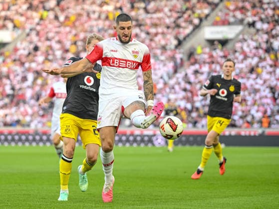 Daniel Svensson (Borussia Dortmund) und Jeff Chabot (VfB Stuttgart) im Zweikampf waehrend des spiels der 1. Bundesliga zwischen VfB Stuttgart und Borussia Dortmund, MHPArena am 19. September 2026 in Stuttgart, Deutschland. (Foto von Harry Langer DeFodi Images) +++ Daniel Svensson (Borussia Dortmund) und Jeff Chabot (VfB Stuttgart) battle for the ball during the Bundesliga match between VfB Stuttgart and Borussia Dortmund at MHPArena on September 19, 2026 in Stuttgart, Germany. (Photo by Harry Langer DeFodi Images) DFB DFL REGULATIONS PROHIBIT ANY USE OF PHOTOGRAPHS AS IMAGE SEQUENCES AND OR QUASI-VIDEO. (Photo by Harry Langer DeFodi Images) DFB DFL REGULATIONS PROHIBIT ANY USE OF PHOTOGRAPHS AS IMAGE SEQUENCES AND OR QUASI-VIDEO. -