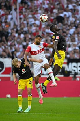 Kopfballduell Zweikampf Aktion Serhou Guirassy Borussia Dortmund BVB (09) gegen Josha Vagnoman VfB Stuttgart (04) Daniel Svensson Borussia Dortmund BVB (24) VfB Stuttgart vs Borussia Dortmund BVB 19.09.2026 DFL REGULATIONS PROHIBIT ANY USE OF PHOTOGRAPHS AS IMAGE SEQUENCES AND OR QUASI-VIDEO VfB Stuttgart vs Borussia Dortmund BVB