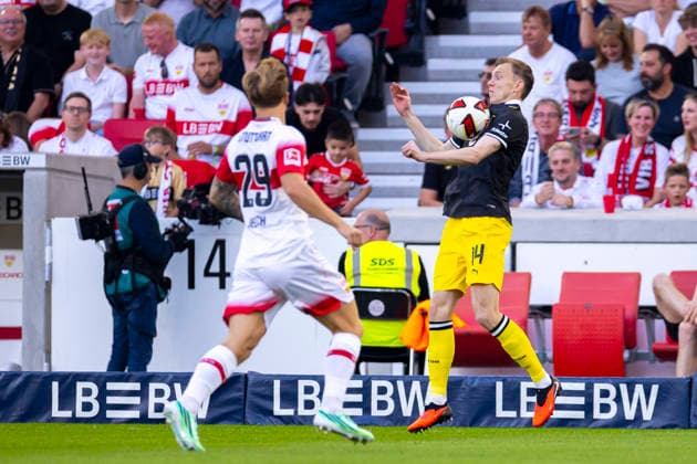 19.09.2026, Fussball, 4. Spieltag der 1. Fussball Bundesliga, VfB Stuttgart - Borussia Dortmund. v. l. Finn Jeltsch (VfB Stuttgart), Maximilian Beier (Borussia Dortmund). Stuttgart MHP Arena Baden-Württemberg Deutschland xRHR-FOTO DEx Copyright: DennisxEwert RHR-FOTOx RHR-FOTO DE