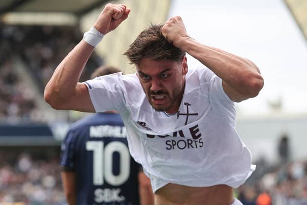 Millwall v West Ham United Sky Bet Championship Konstantinos Mavropanos of West Ham United celebrates scoring his side™s 2nd goal during the Sky Bet Championship match at The Den, London 19 09 2026 UK Newspapers OUT Copyright: xPaulxChestertonx FIL-23973-0279